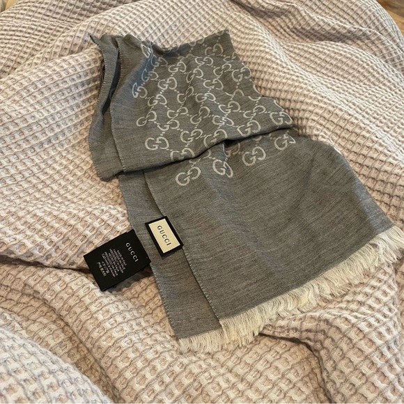 GUCCI Logo Monogrammed Wool & Silk Blend Scarf - Picture 4 of 8